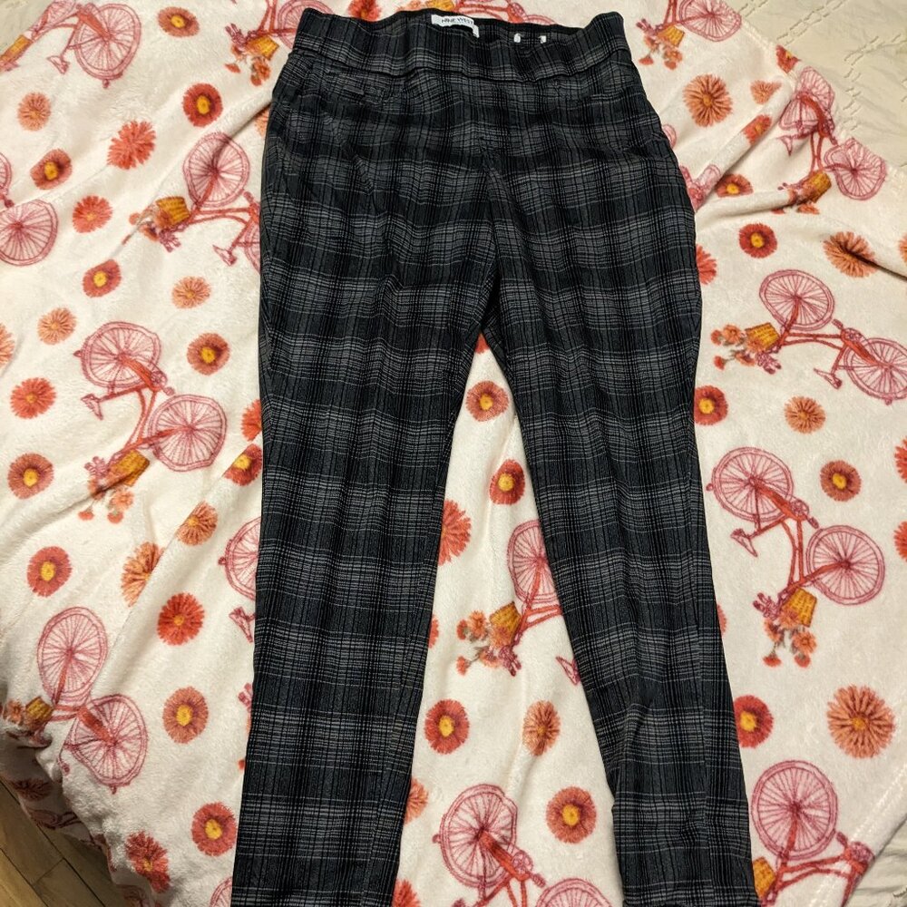 Nine West Black Plaid Pants (size 6)